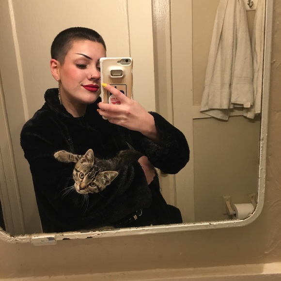 Meet your Posher, Chloe - Picture 8 of 8